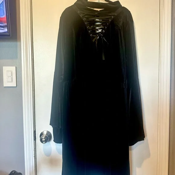 Torrid Black Velvet Flare Sleeve Lace Up Stretch 
Witchy Goth Midi Dress. - Picture 7 of 13